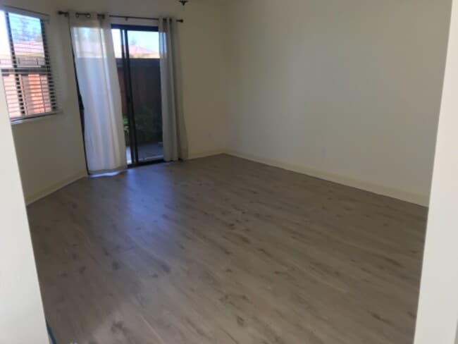 Building Photo - 5085 Valley Crest Dr