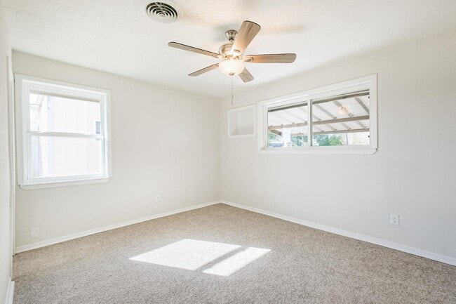 Building Photo - 802 Wright St