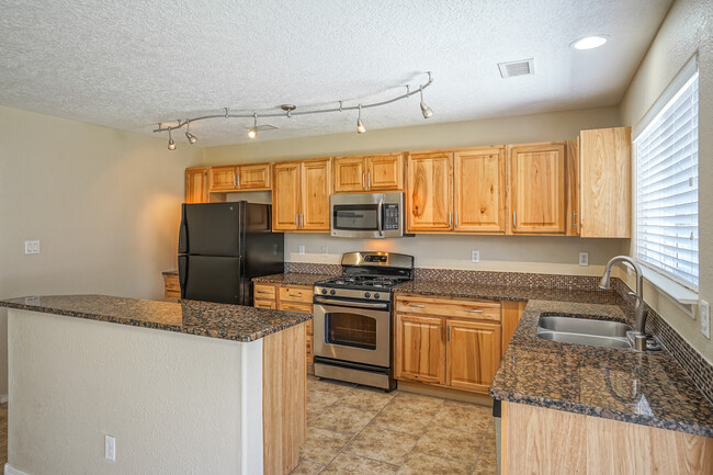 Building Photo - 6451 Shiprock Ct NE