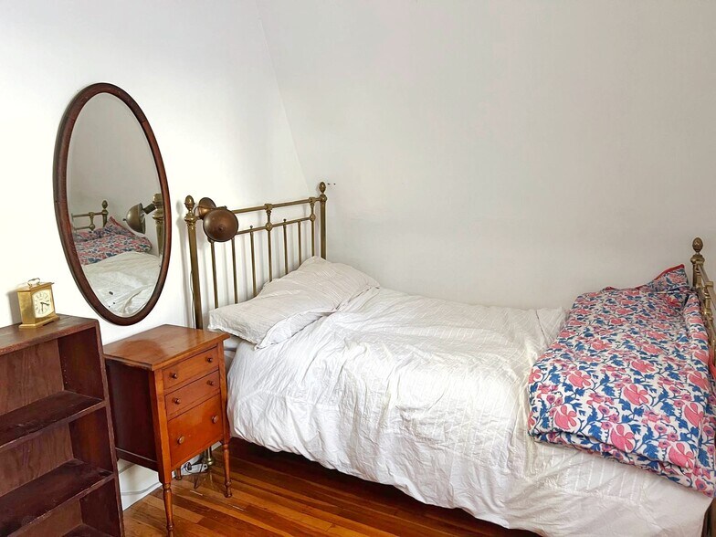 Bedroom 3 - 24 Glenwood Rd