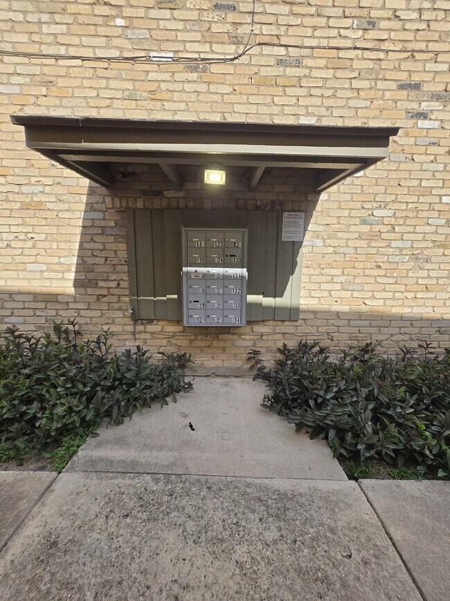 Building Photo - 6611 Southpoint St