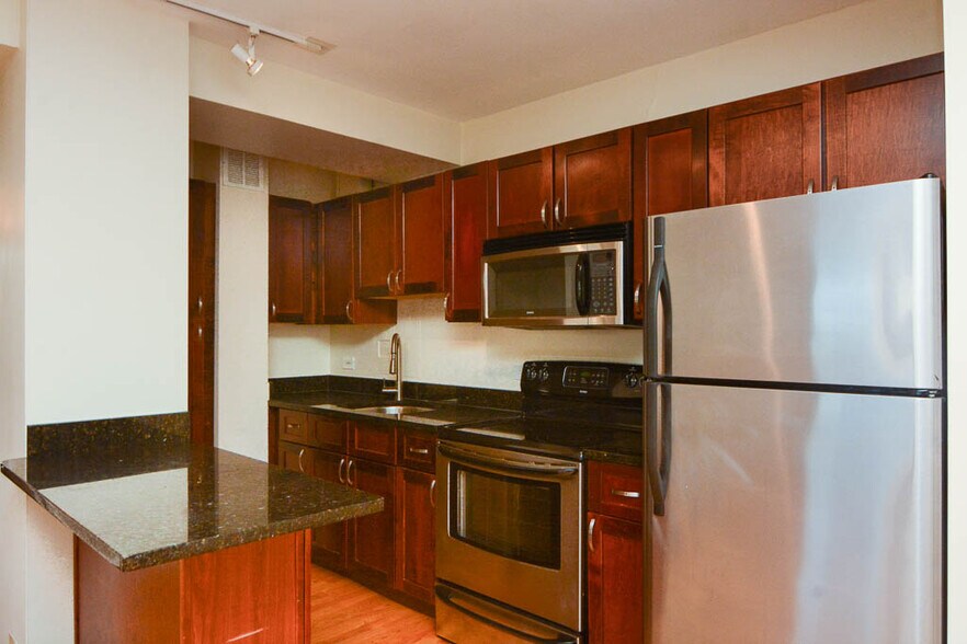 Building Photo - 4180 N Marine Dr