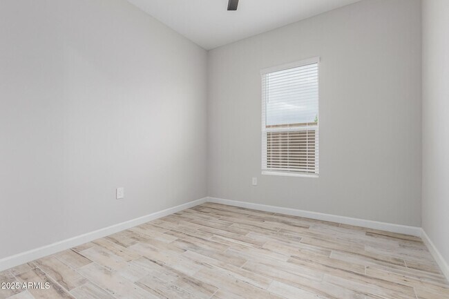 Building Photo - 10344 W Deanna Dr