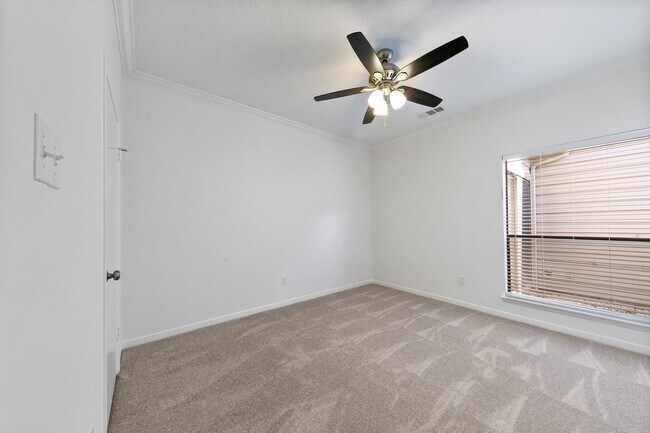 Building Photo - 819 Millpond Dr