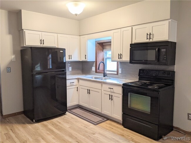 Building Photo - 6926 Maple Dr