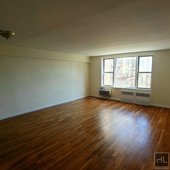 Building Photo - 245-10 Grand Central Pkwy