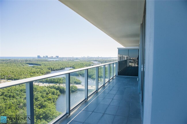 Primary Photo - 16385 Biscayne Blvd