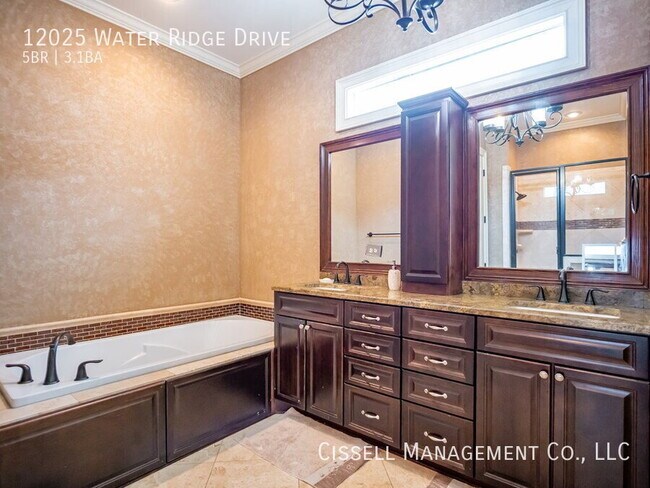 Building Photo - 12025 Water Ridge Dr
