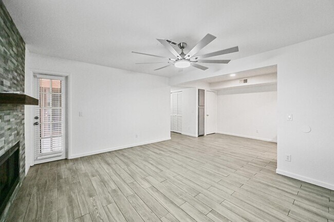 Building Photo - 1075 E Chandler Blvd