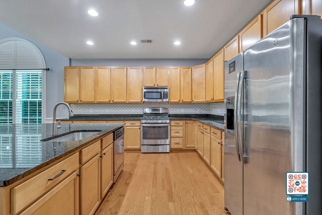 Building Photo - Pet-Friendly Home in Shell Hall – Availabl...