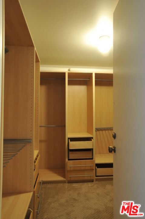 Building Photo - 318 N Maple Dr