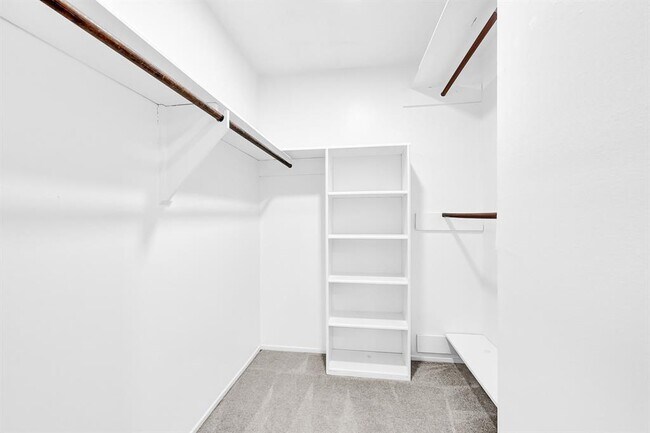 Building Photo - 6410 Del Monte Dr