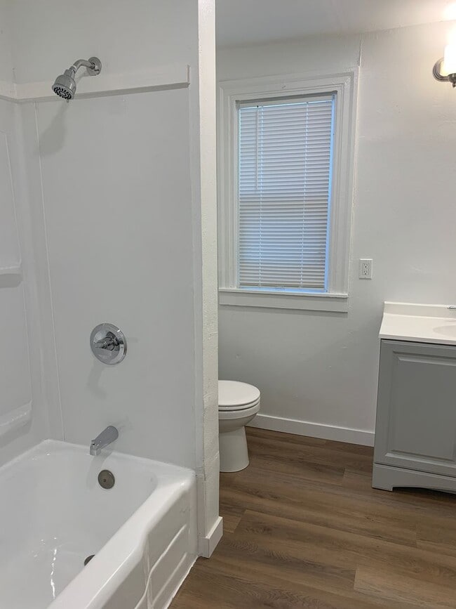 Building Photo - MOVE-IN SPECIAL!!!!  $500 OFF OF THE 1ST MONTHS RENT Charming 3-Bedroom Home for Rent - Please re...