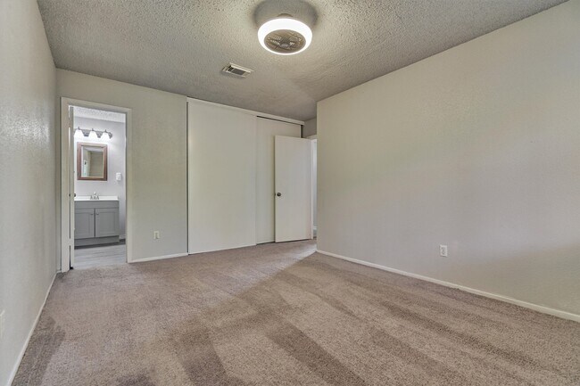 Building Photo - 23419 Summer Pine Dr