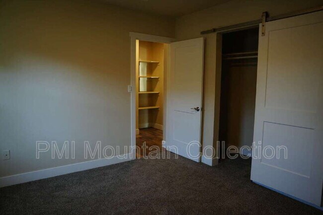 Building Photo - 249 S 400 E