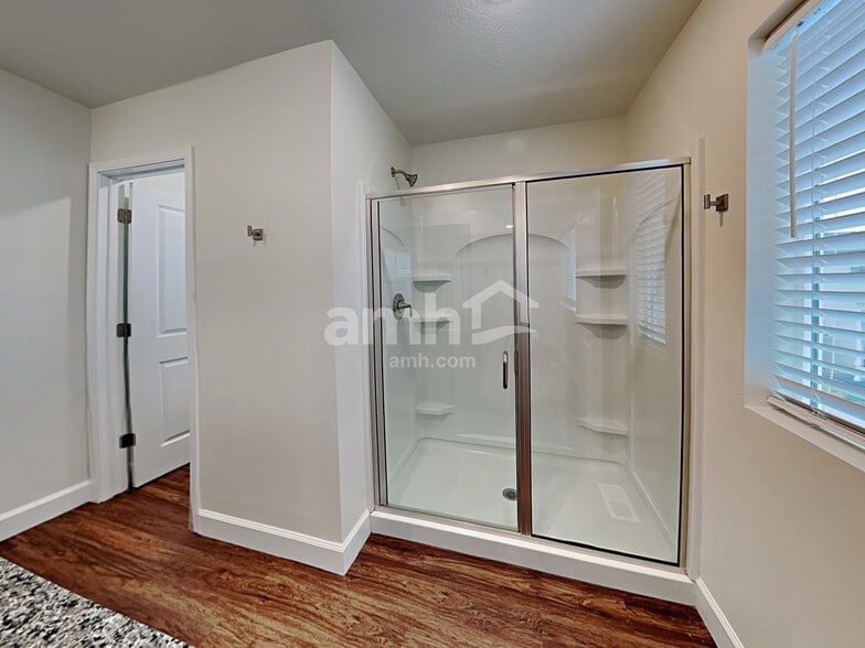 Building Photo - 2403 E Surry Way