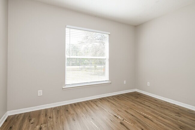 Building Photo - 208 Bromwich Dr