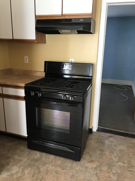 Building Photo - 62 Heath St