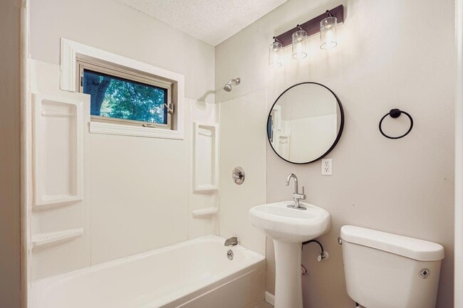 Building Photo - 4643 Emerson Ave N