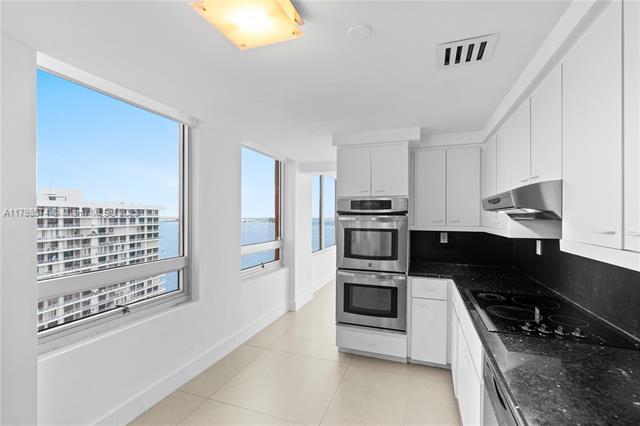 Building Photo - 1541 Brickell Ave