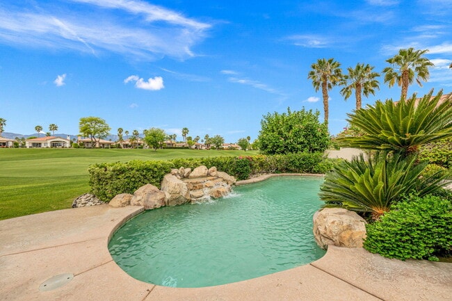 Building Photo - 727 Arrowhead Dr