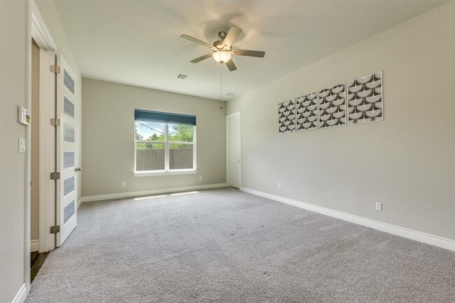 Building Photo - 101 Split Oak Dr