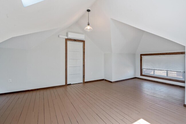 Building Photo - 816-818 Maryland Ave - Upstairs Unit 2
