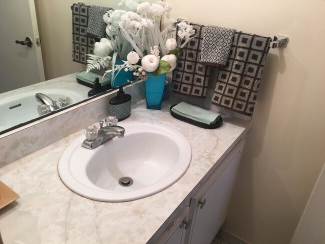 Building Photo - 361 S Hollybrook Dr