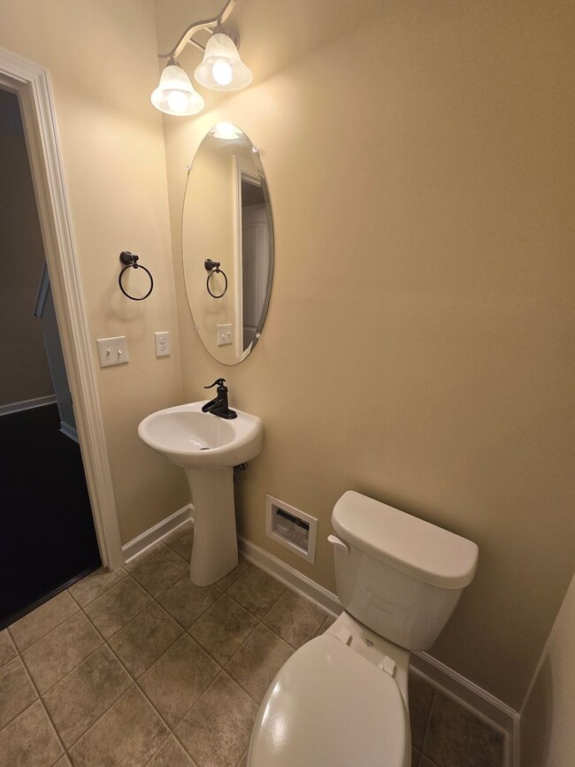 Building Photo - New Listing!!