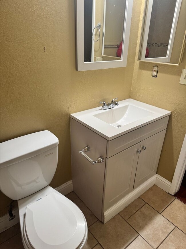 Building Photo - 4814 E Rialto Ave