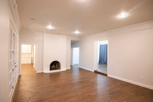 Building Photo - 4755 Monticello Dr
