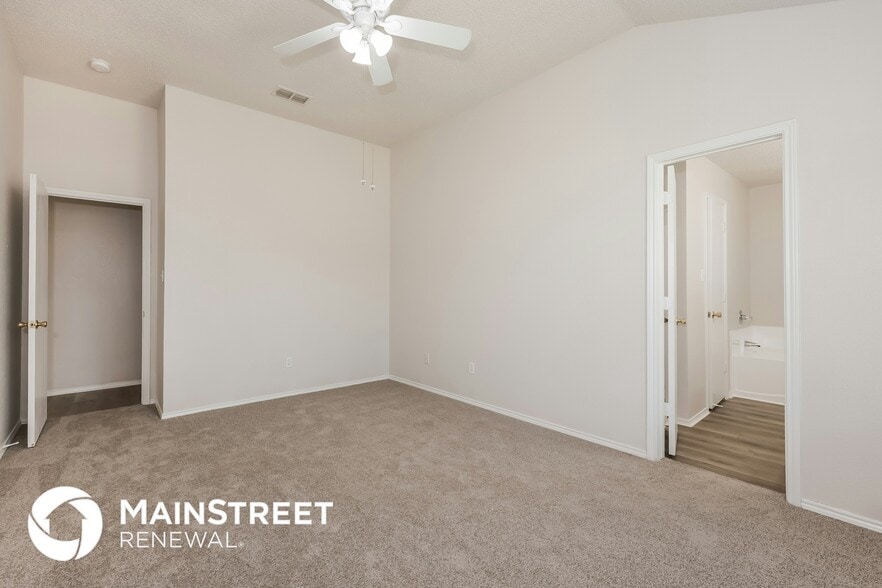 Building Photo - 10836 Deauville Cir N