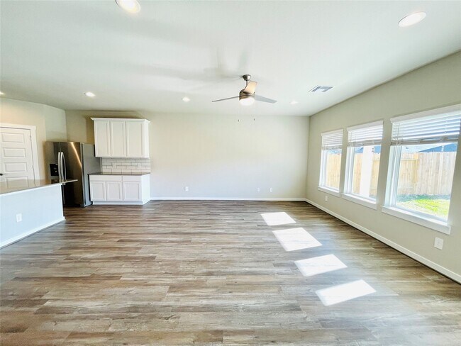 Building Photo - 3310 Silverton Dr