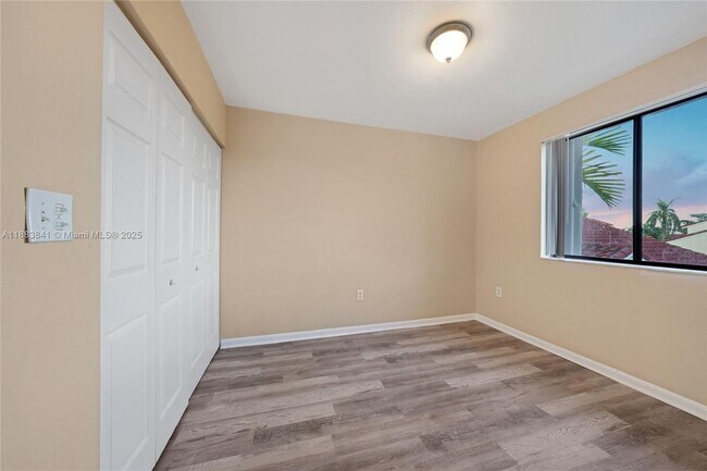 Building Photo - 3208 San Remo Cir