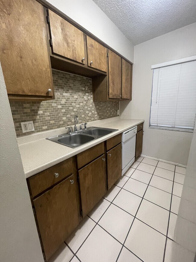 Building Photo - 5506 Pokeweed Ct