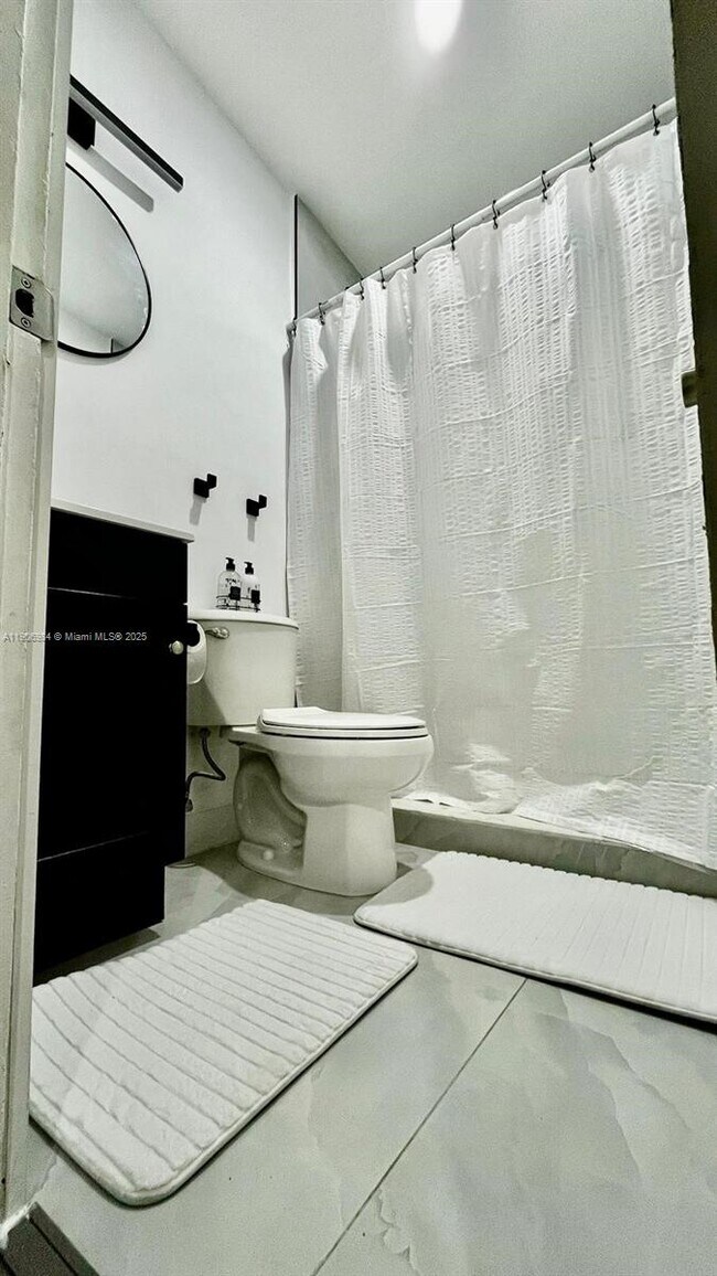 Building Photo - 413 NE 8th St