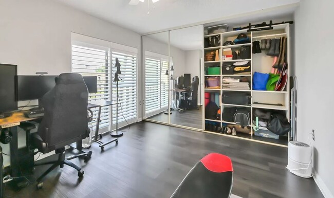 Building Photo - 117 1st Way