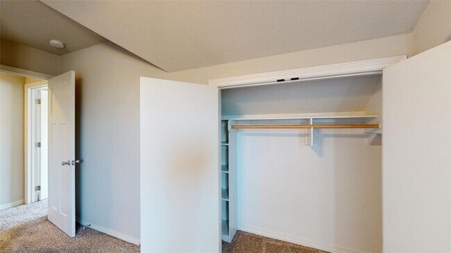 Building Photo - 914 Fairview Ave