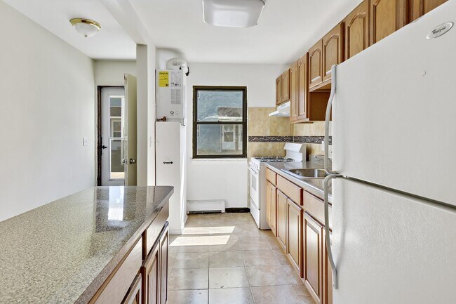 Primary Photo - 385 Bayview Dr NE