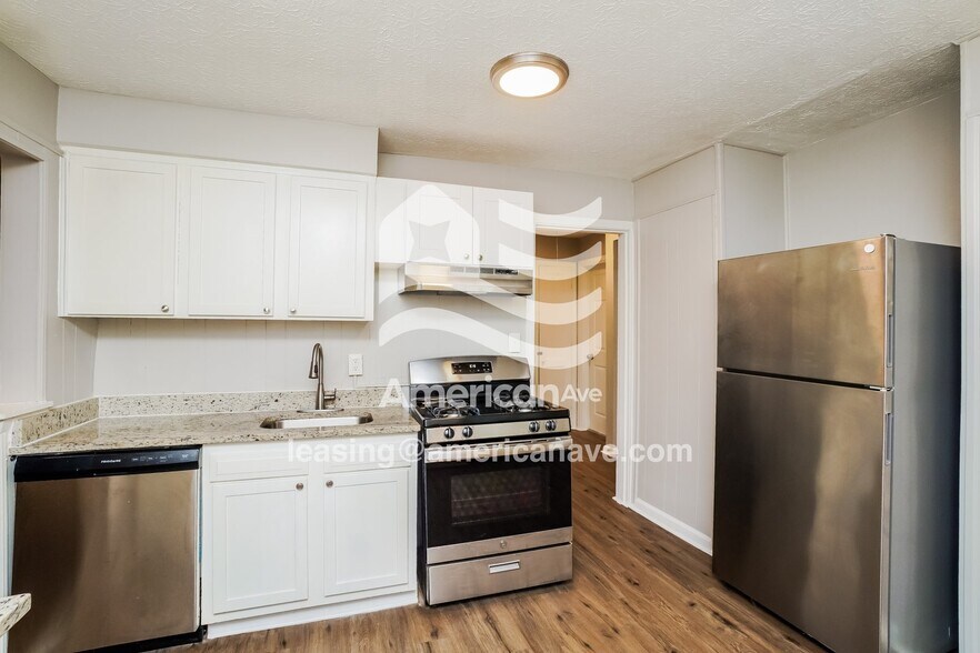 Building Photo - 2721 Algonquin Pkwy