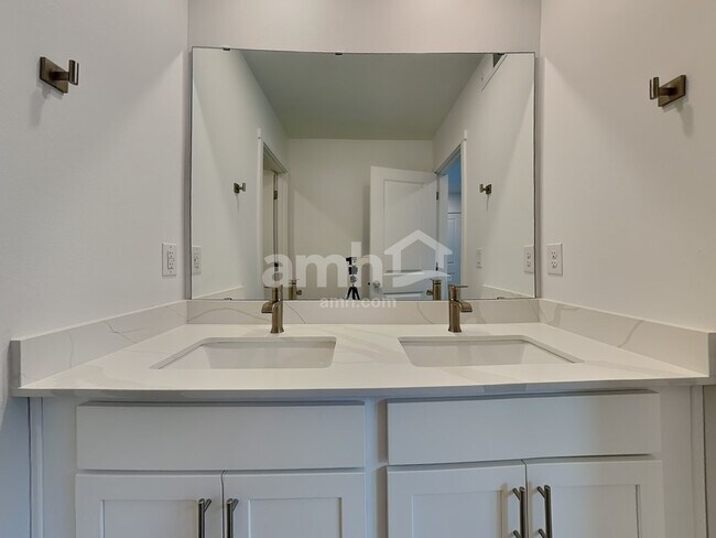 Building Photo - 5245 Turnstone St SE