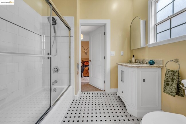 Building Photo - 953 34th St