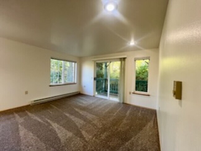 Building Photo - 1409 Bradley Ln