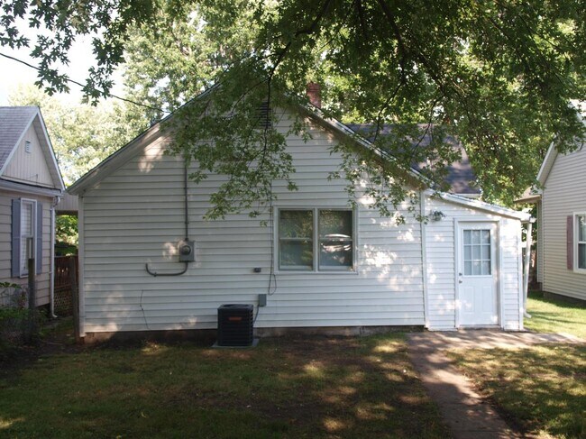 Building Photo - 1914 N 11th St