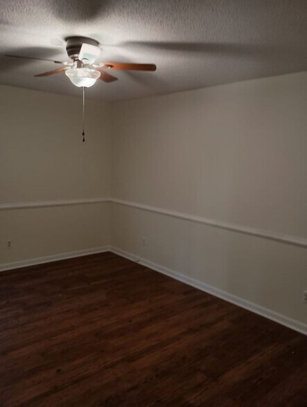 Building Photo - 921 Odom Dr