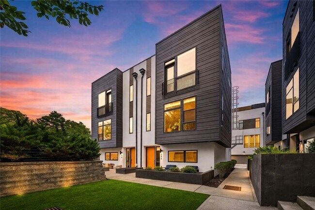 Building Photo - 52 Reynolds Square Ln