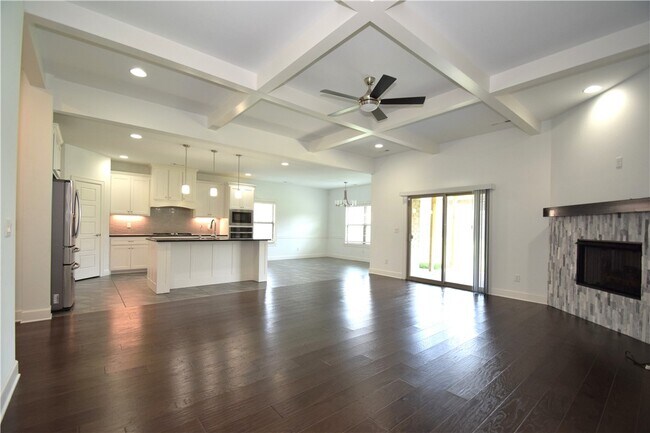 Building Photo - 4203 SW Bermuda Ave