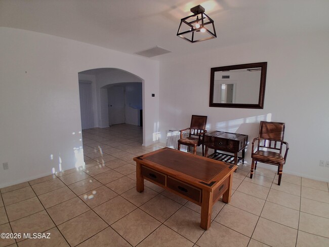 Building Photo - 2650 W Aurora Dr