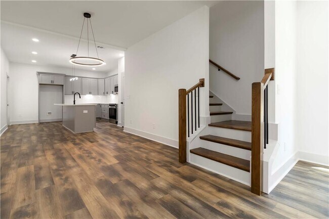 Building Photo - 2884 Thompson Cir