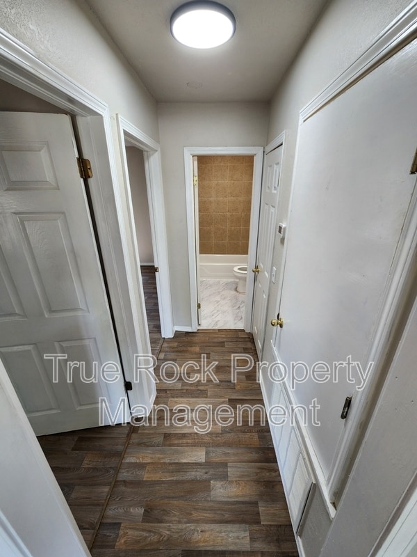 Building Photo - 315 S Cherry Ave